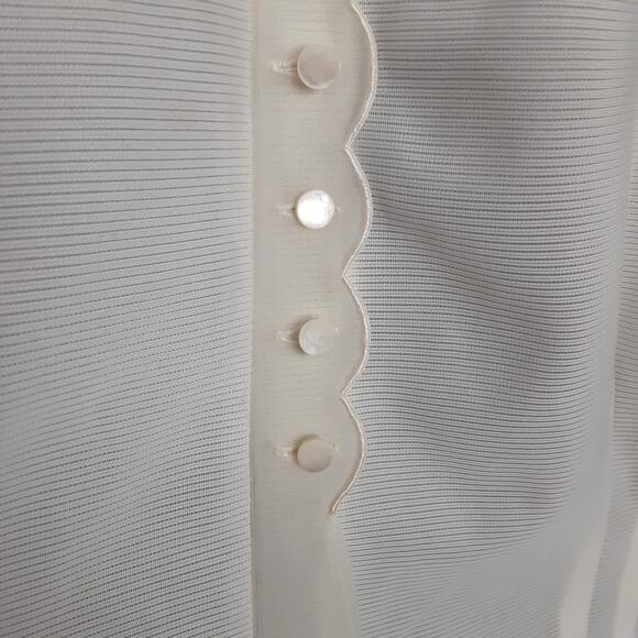Vintage 1940s Pearl Button Front Volup Blouse Cream Short Sleeve Dacron Fabric - Picture 4 of 13